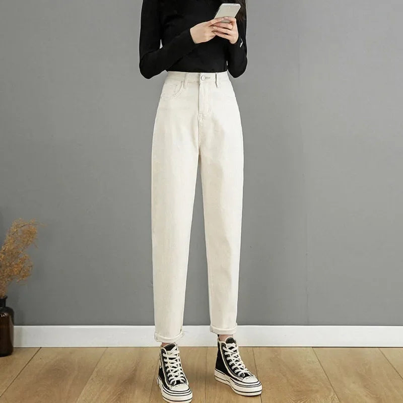 Schlankmachende Jeans mit hoher Taille und lockerer Passform und geradem Bein für Damen