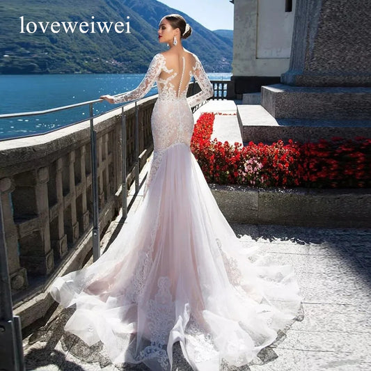 Brautkleid im Meerjungfrauen-Stil mit gewelltem Halsausschnitt und Spitze