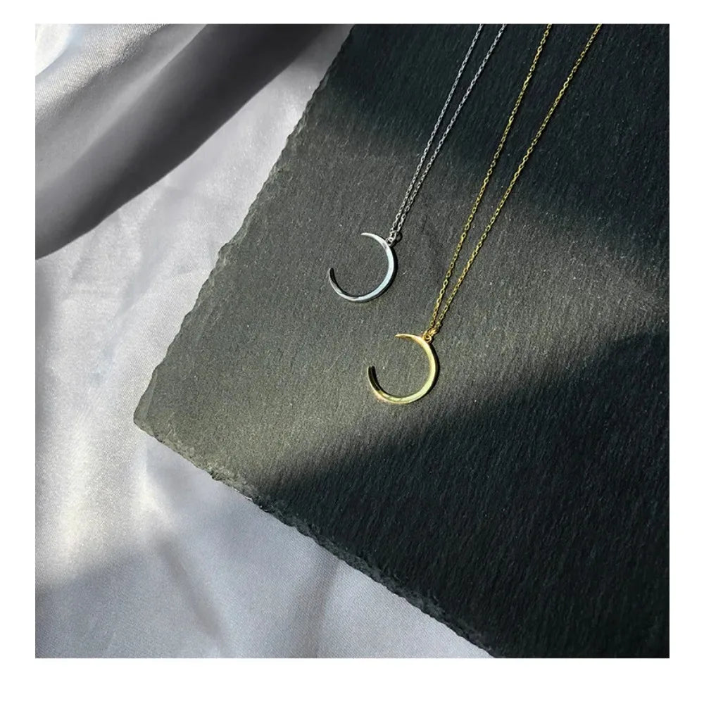 Female Cute Moon Collarbone Chain Necklace