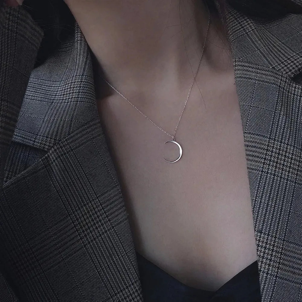 Female Cute Moon Collarbone Chain Necklace