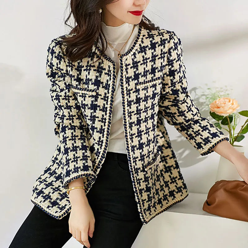 Elegant Plaid Blazer with Pockets for Winter