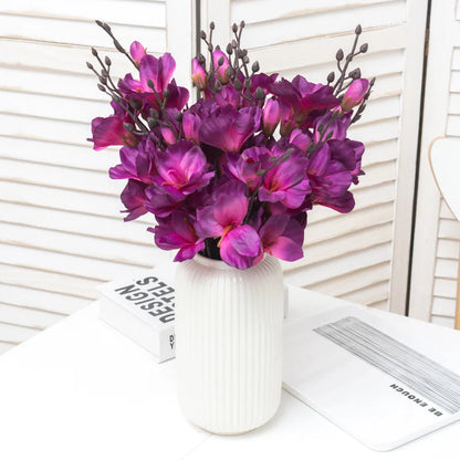 Herbstlicher Kunstseidenstrauß aus Magnolien und Orchideen