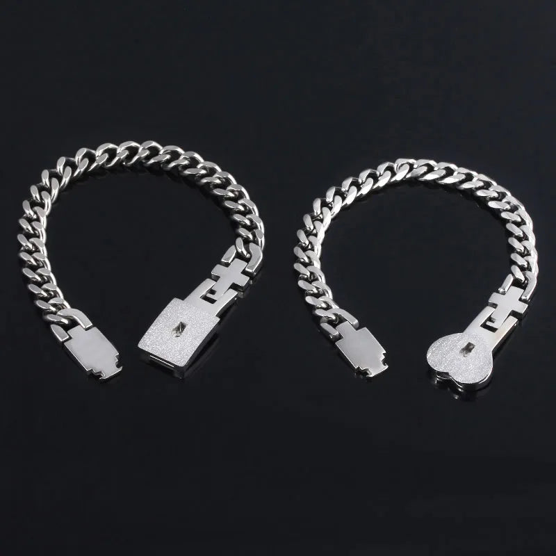 Bracelet de couple avec serrure en forme de cœur en acier inoxydable