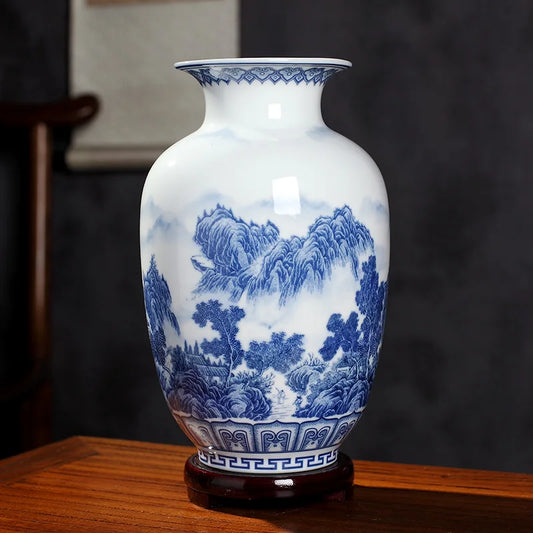 Neu Blau-weiße Porzellanvase im chinesischen Stil