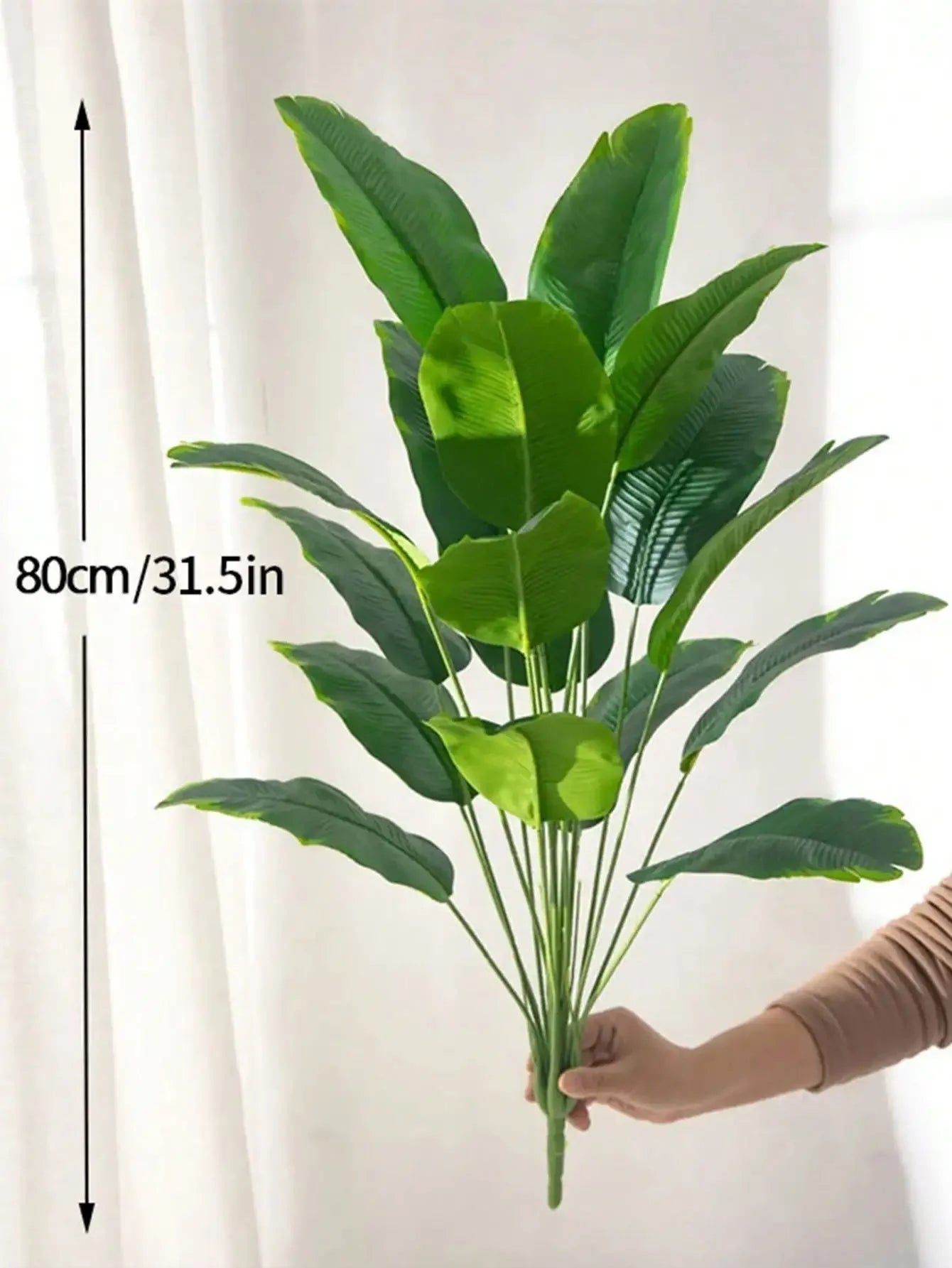 Große künstliche tropische Palme mit Monstera-Blättern