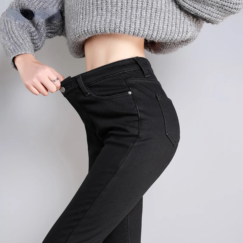 Cozy High-Waist Velvet Jeans for Winter Style