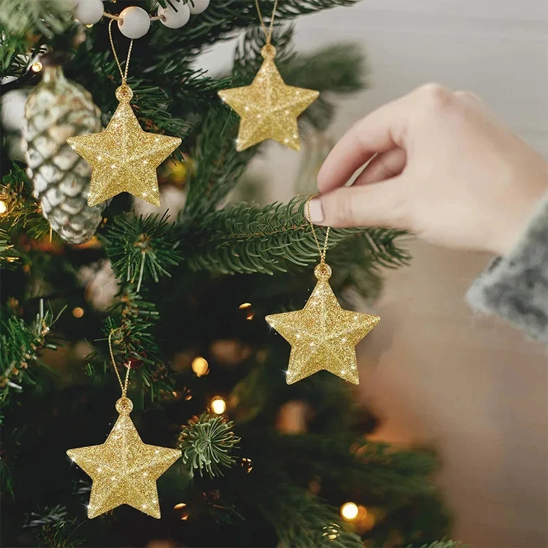 Goldglitzernde Sternornamente für den Weihnachtsbaum