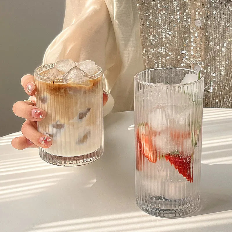 Tasses en verre rayées – Verres polyvalents pour toutes les occasions