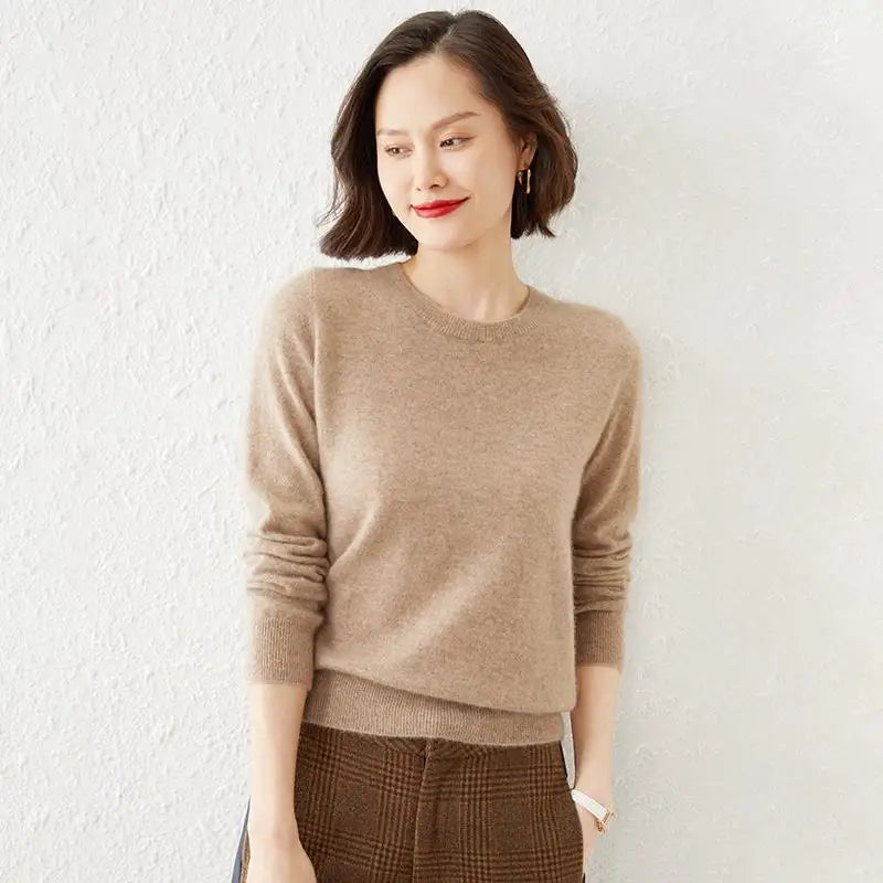 Round Neck Cashmere Pullover: Warm Commuting Style