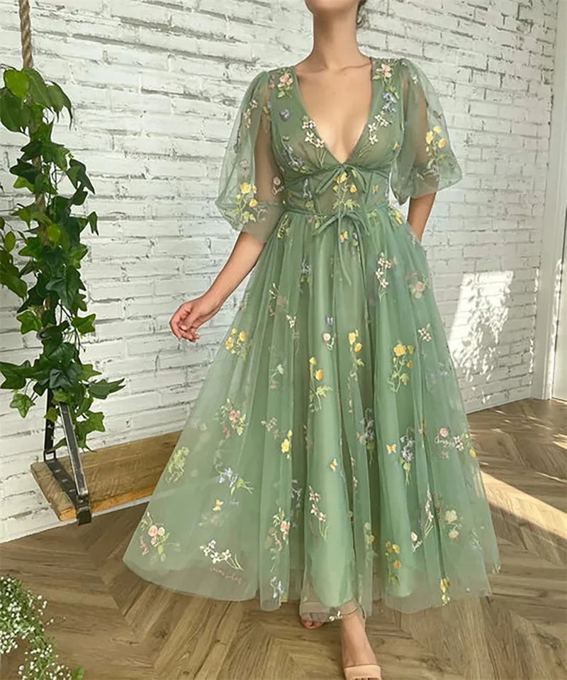 Robe trapèze élégante en mousseline de soie à fleurs et lacets 