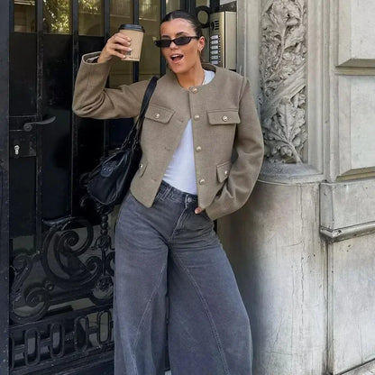 Kurze Knopfjacke für Damen