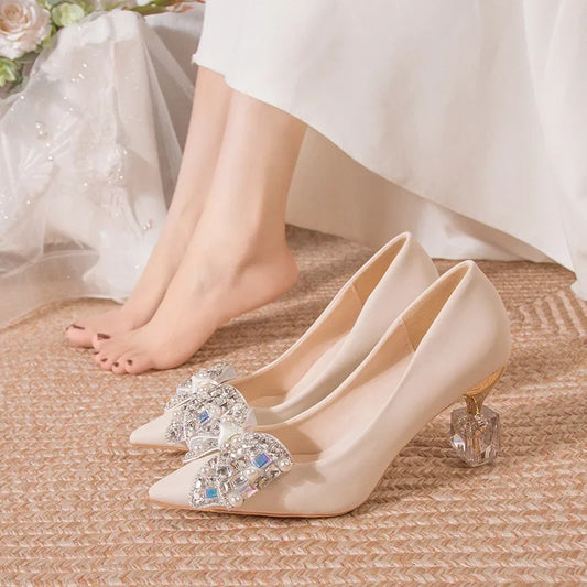Chaussures de mariage à talons hauts avec boucle carrée en cristal pour femmes 