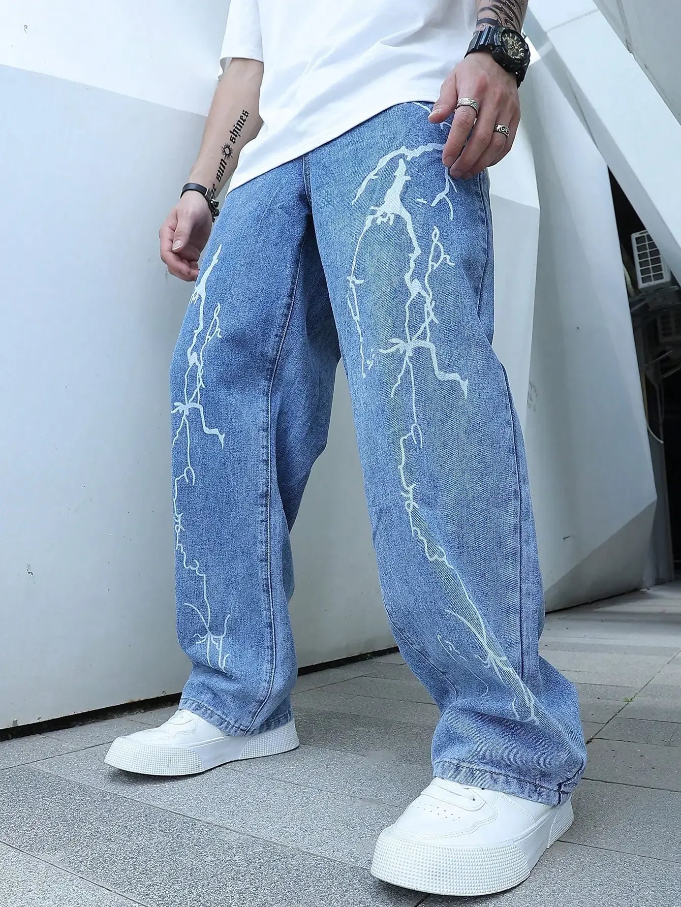 Hip-Hop-Jeans mit Farbverlauf und Graffiti-Print