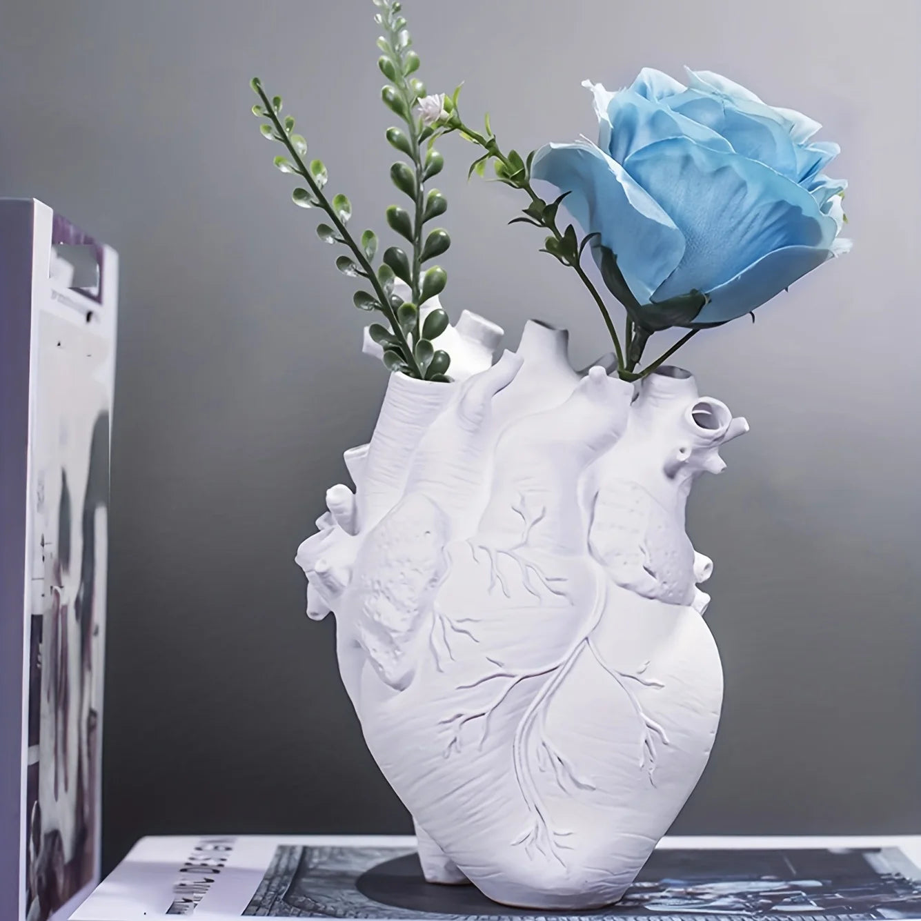 Nordic Anatomical Heart Shaped Resin Flower Vase