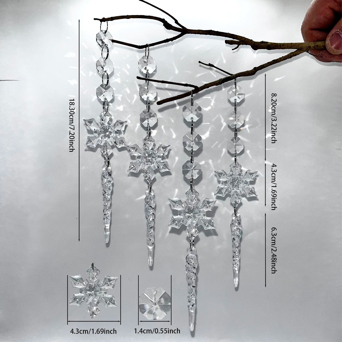 12 Stück transparente Schneeflocken-Ornamente aus Acryl zum Aufhängen.