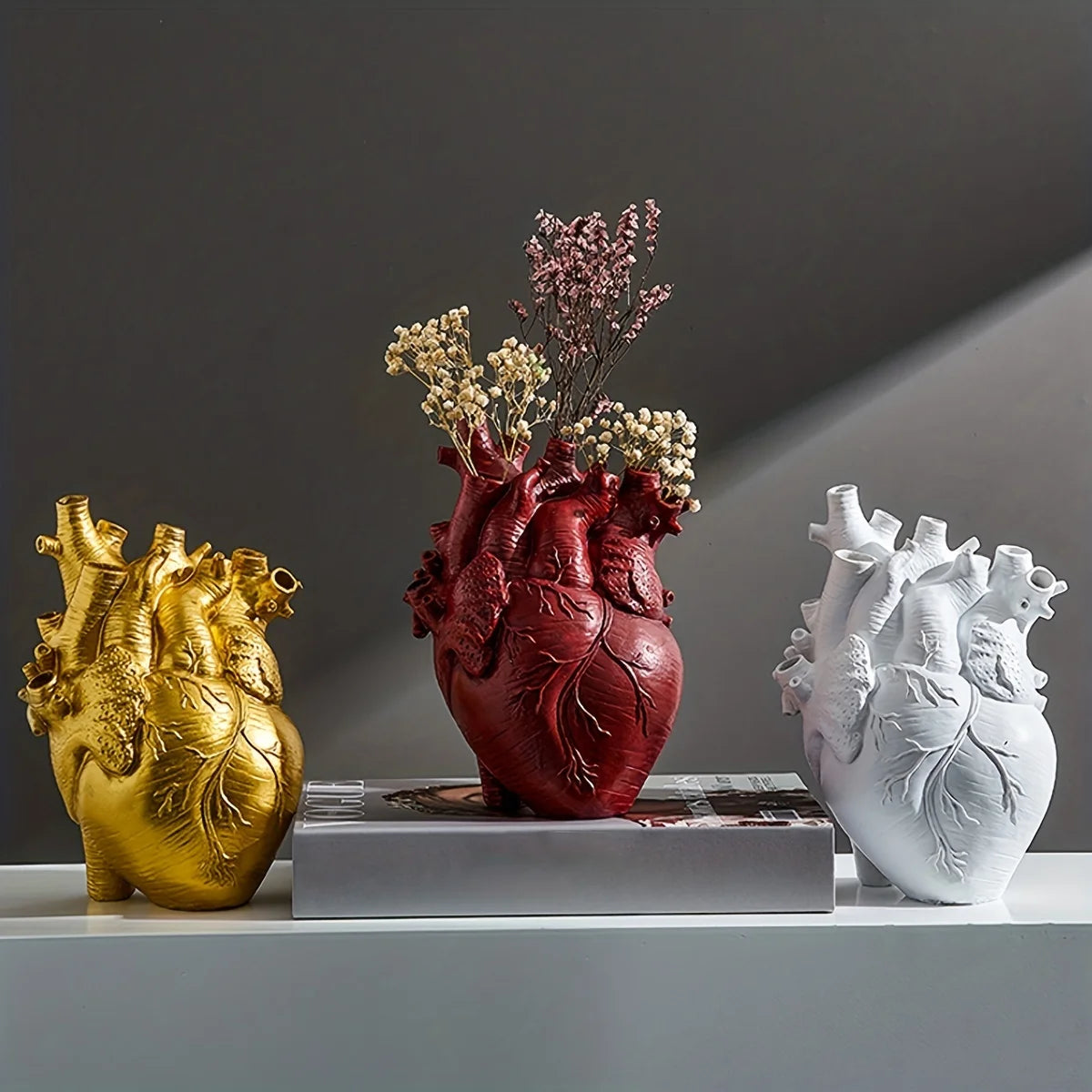 Heart-shaped sculpture customized resin flowers vase