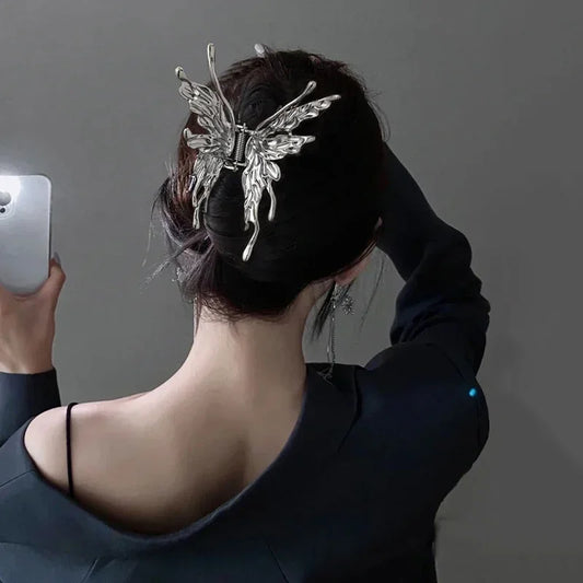 Große Haarspangen mit Schmetterlingsperlen und Lilienquaste