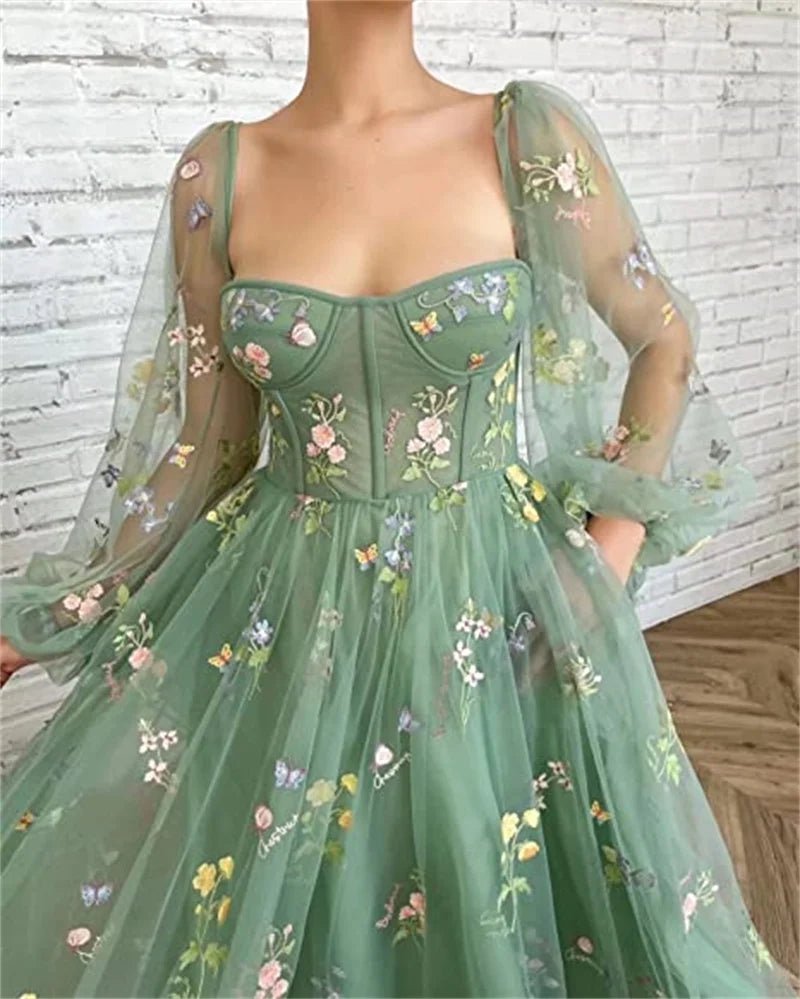 Robe trapèze élégante en mousseline de soie à fleurs et lacets 