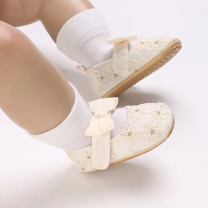 Chaussures de berceau antidérapantes à semelles en caoutchouc avec nœud et franges pour bébé fille