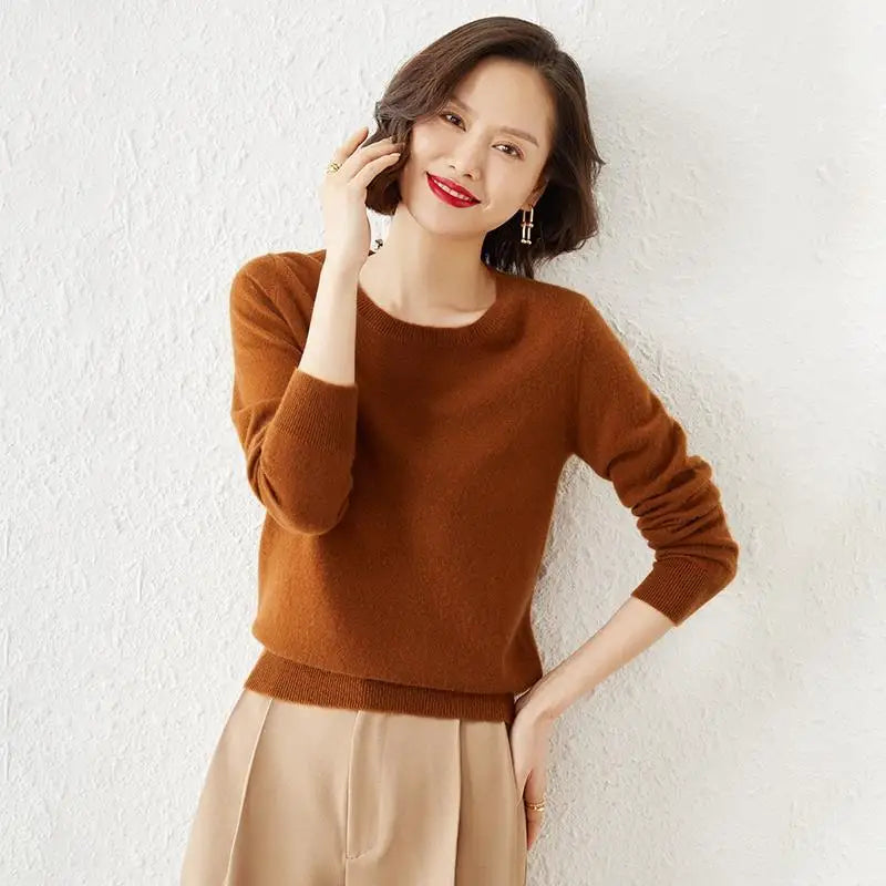 Round Neck Cashmere Pullover: Warm Commuting Style