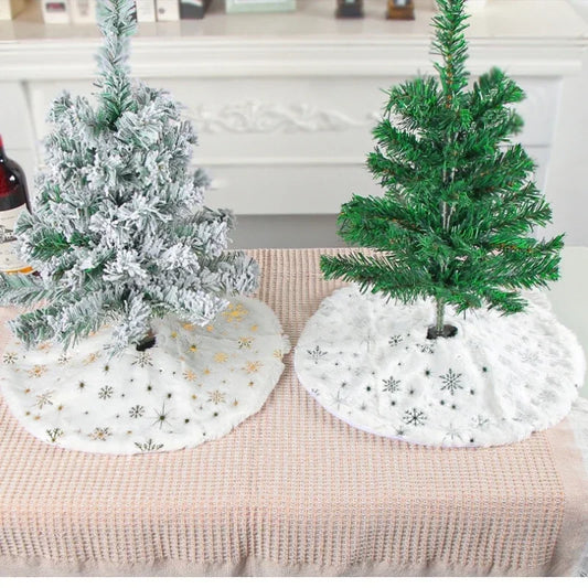 Plush Tree Skirt with Sequin Snowflakes for Festive Decor