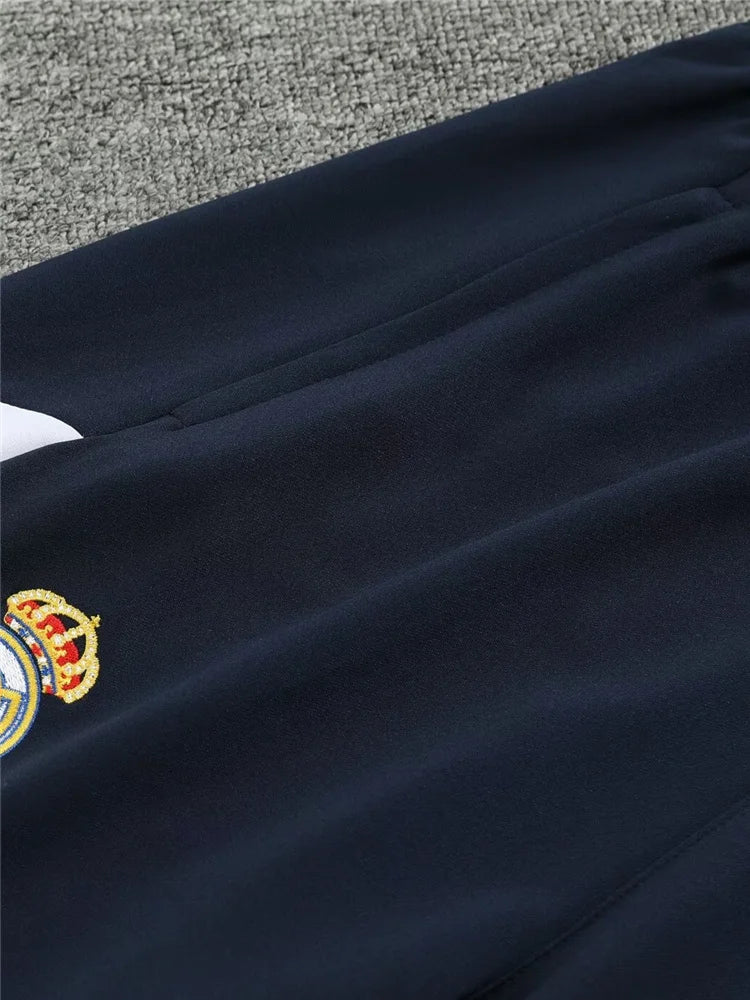 Neues Sportset für Herren: Madridistas-Fußballjacke und -hose