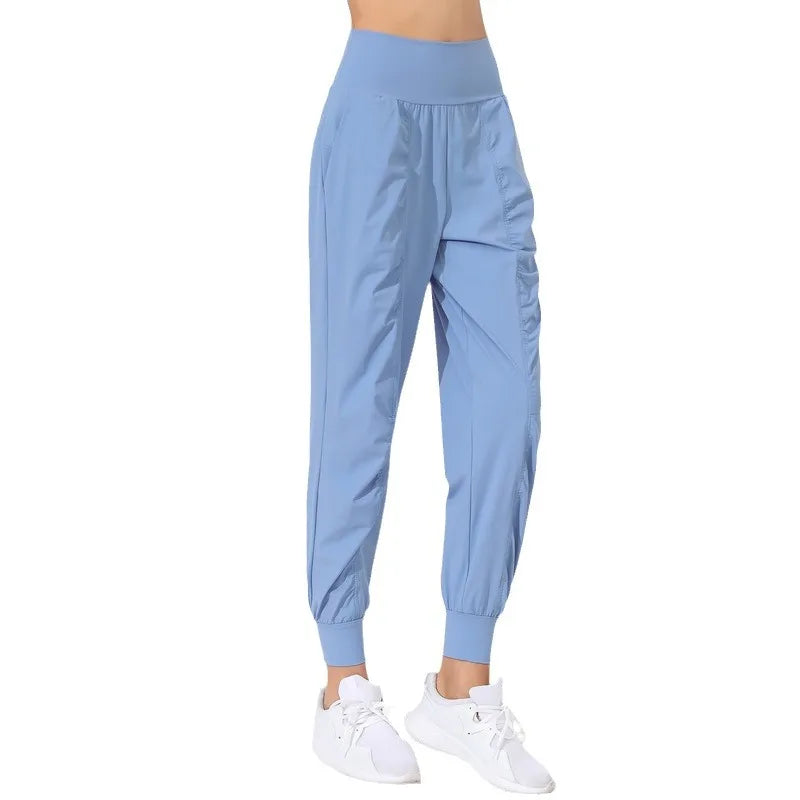 Slim Fit Quick-Dry Yoga Capris with Pockets