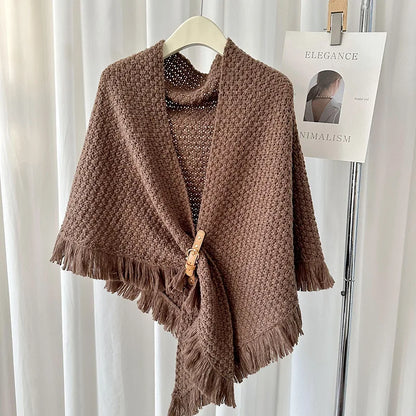Stilvolles Herbst/Winter Strickcape aus Leder mit Schnalle