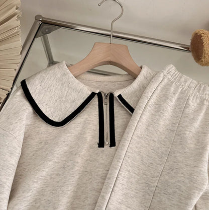 Zweiteiliges Set mit Kapuzenpullover und Hose mit Bärenmotiv