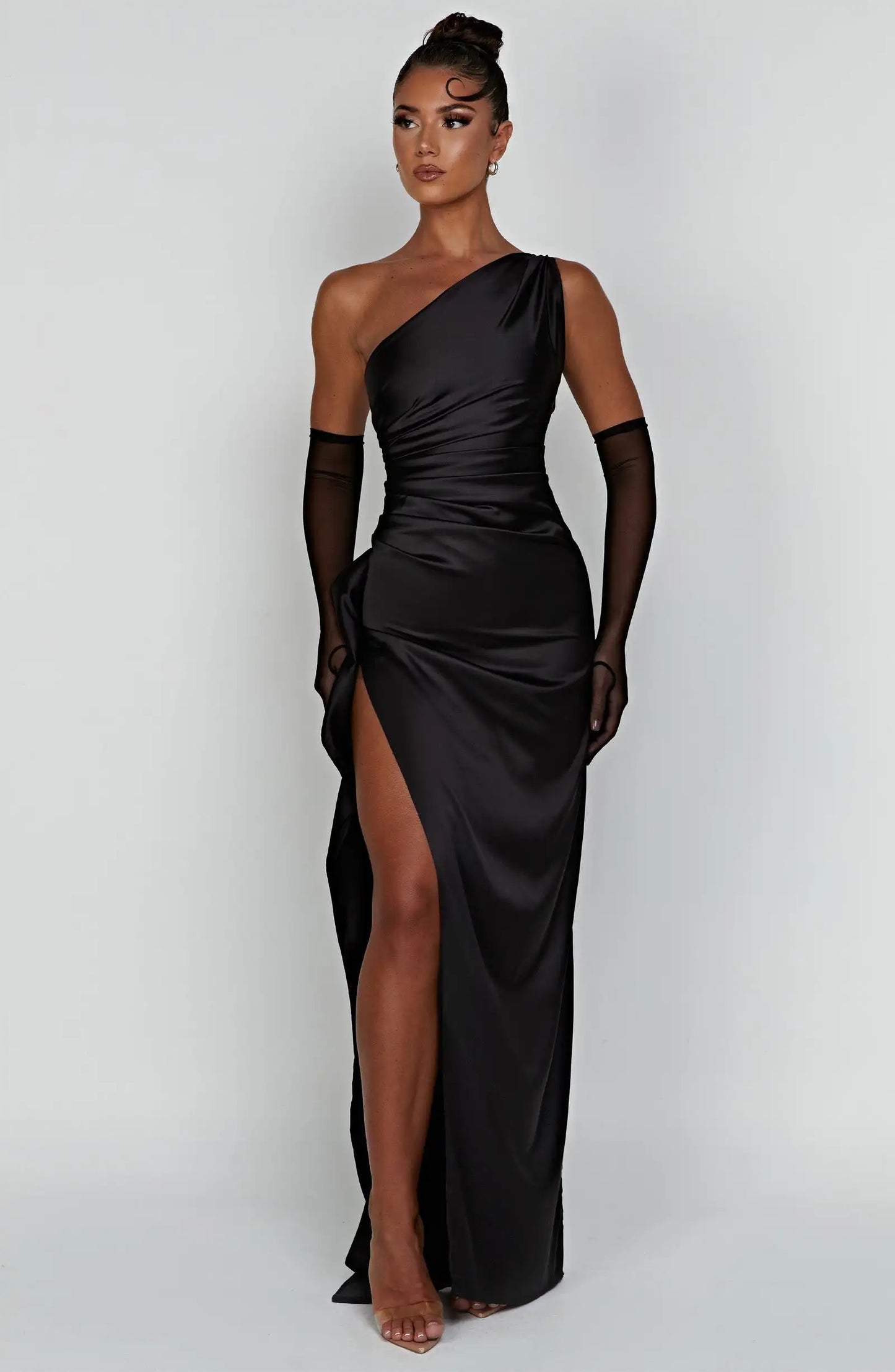 Ballkleid aus Satin mit One-Shoulder-Träger und hohem Schlitz