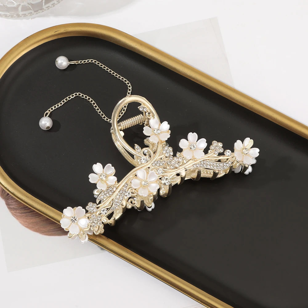 Haarspange mit Rosen und Schmetterlingen, goldfarbene Quaste