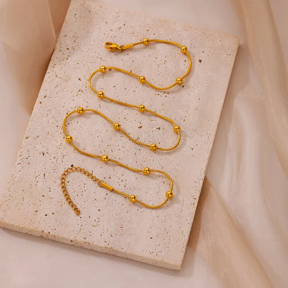 Halsketten mit runden Schlangenketten aus Edelstahl mit Perlen - Geometrische Halskette in Goldfarbe