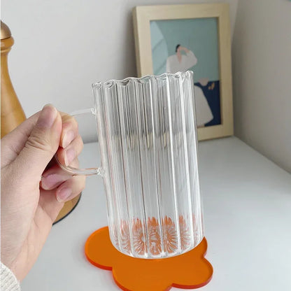 Grande tasse à café en verre à rayures avec poignée