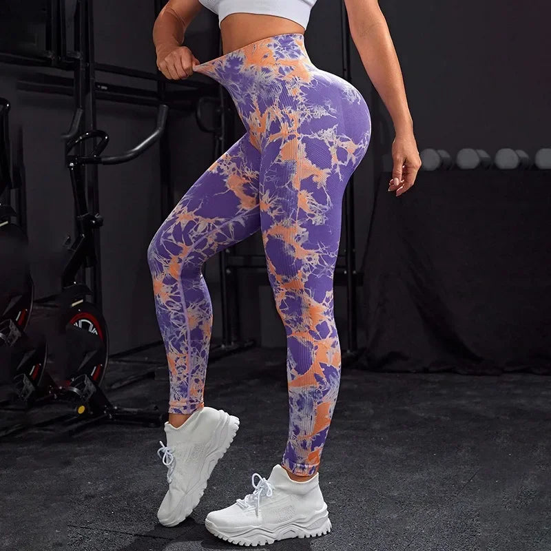 Push-Up-Yoga-Leggings mit Batikmuster und Camouflage-Muster