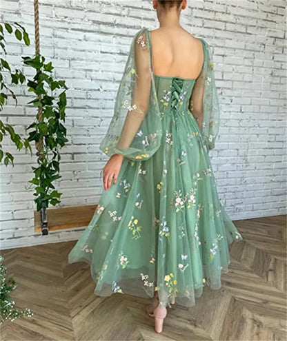 Robe trapèze élégante en mousseline de soie à fleurs et lacets 