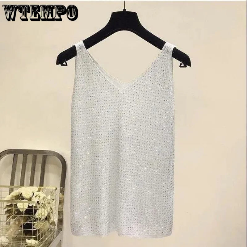 Camisole à col en V et diamants en soie glacée