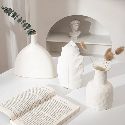 Vase minimaliste blanc créatif pour la décoration florale