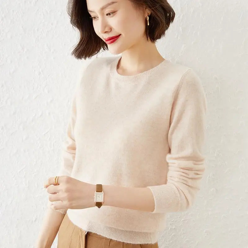 Round Neck Cashmere Pullover: Warm Commuting Style