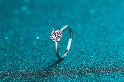 Women's Moissanite claw Diamond Wedding Band Finger Rings