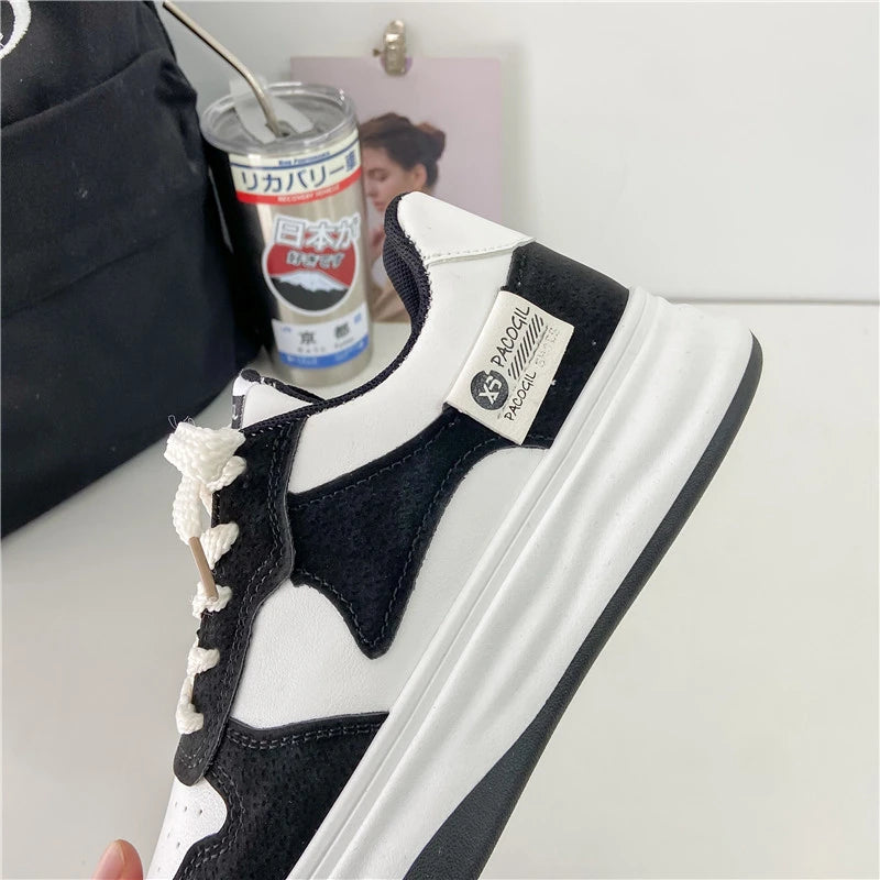 Flache Damen-Sneaker mit dicker Sohle