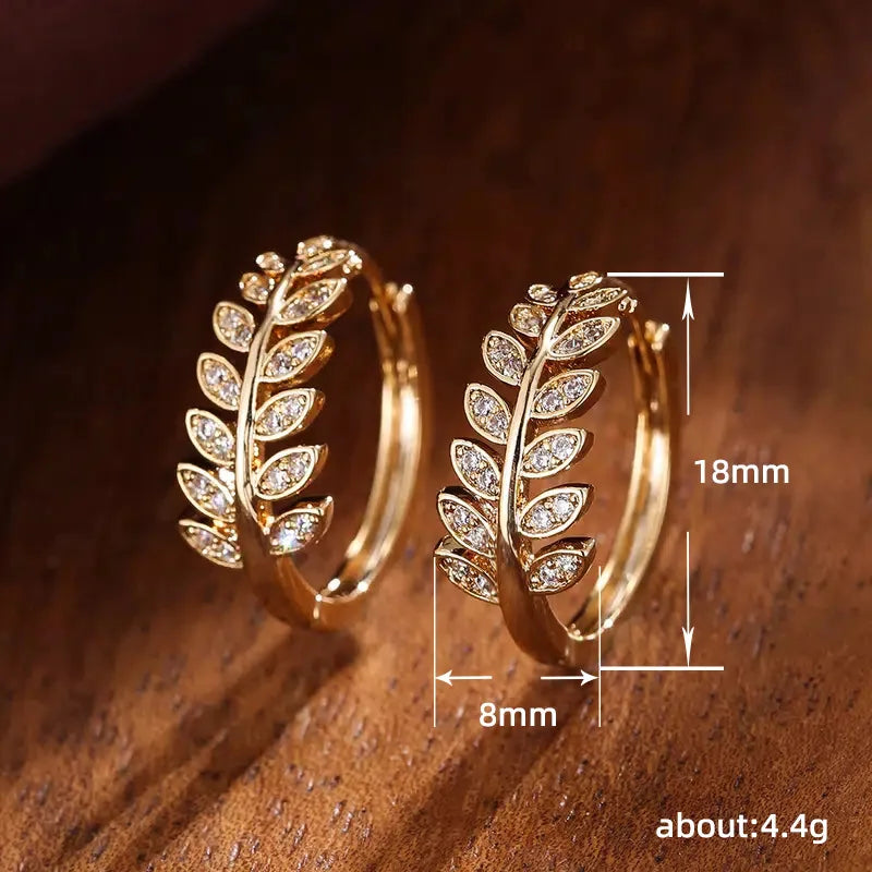 Petites boucles d'oreilles créoles élégantes en feuille d'argent