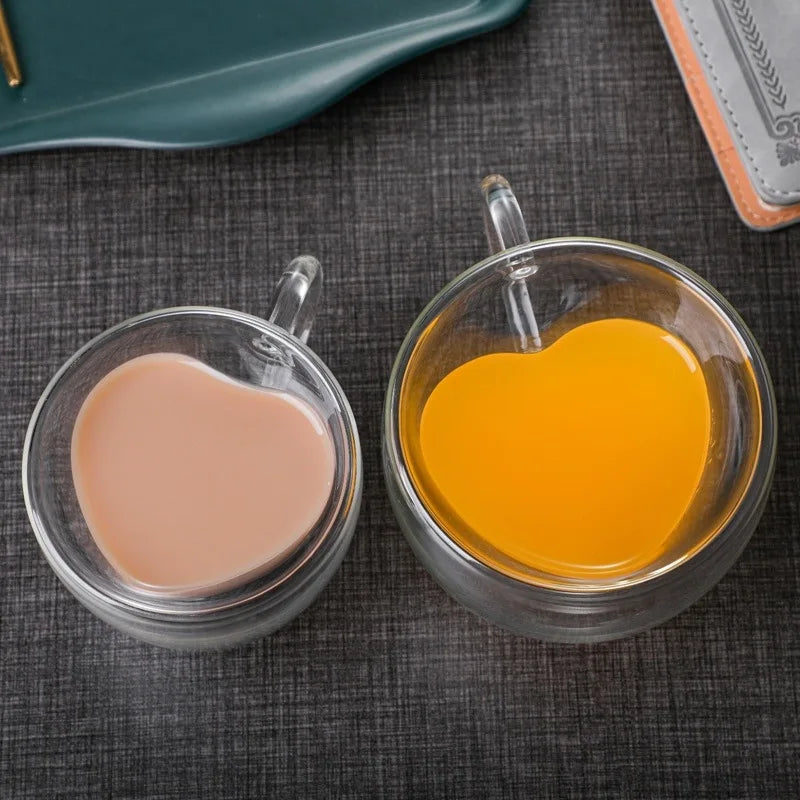 Herzförmiges doppelwandiges Kaffeebecher-Set aus Glas