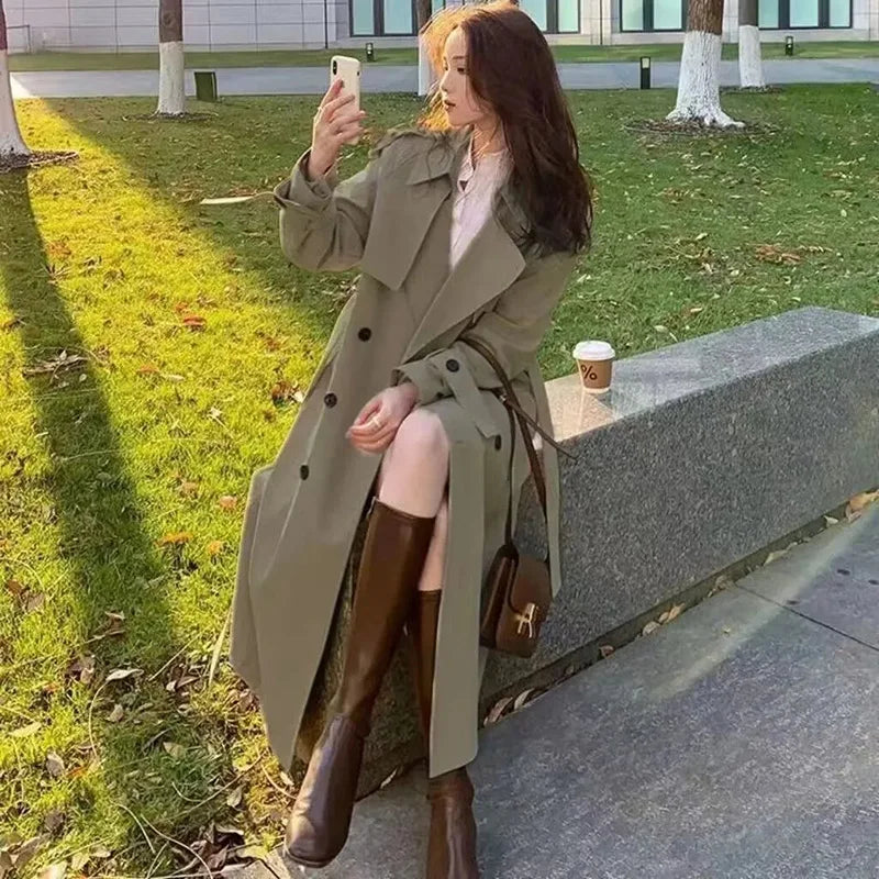 Eleganter, lockerer Trenchcoat in Midilänge für Damen