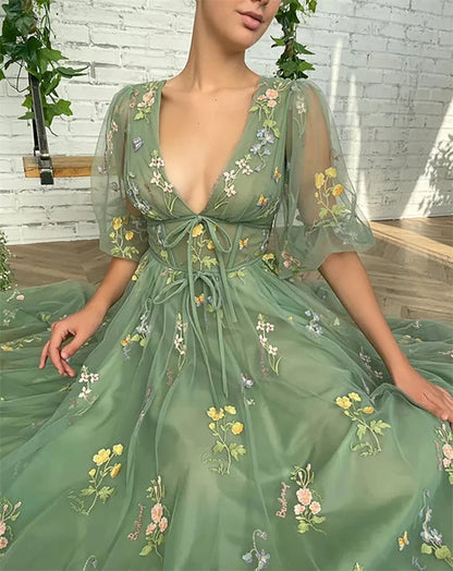 Robe trapèze élégante en mousseline de soie à fleurs et lacets 