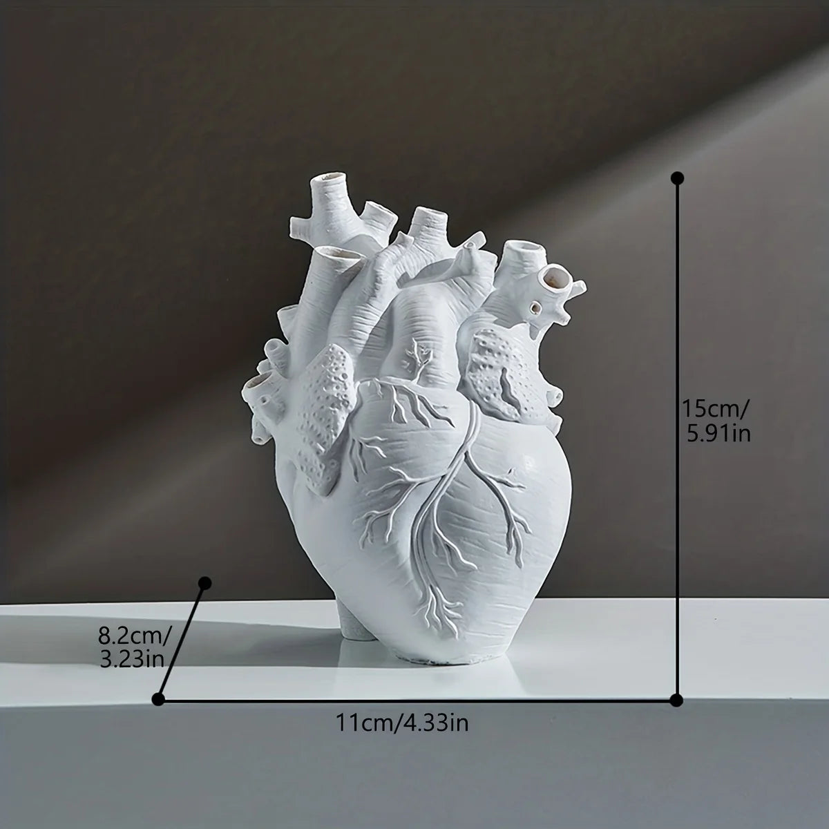 Heart-shaped sculpture customized resin flowers vase