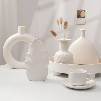 Vase minimaliste blanc créatif pour la décoration florale