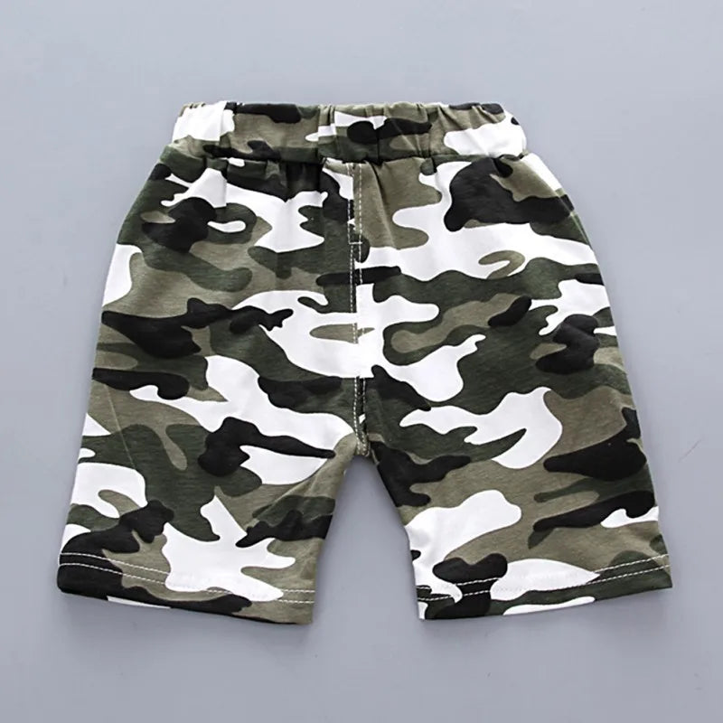 Ensemble t-shirt et short camouflage pour tout-petit