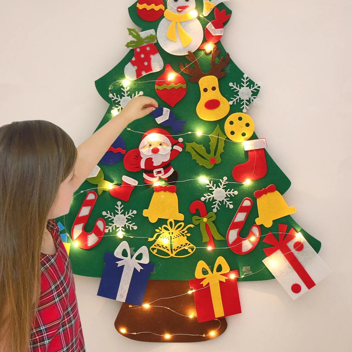 DIY Weihnachtsbaum aus Filz mit Lichtern