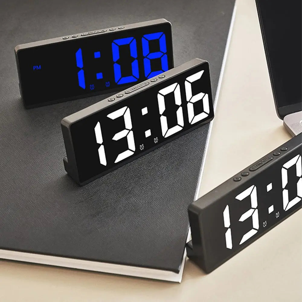 Horloge numérique à LED avec rétroéclairage/alarme/température et calendrier