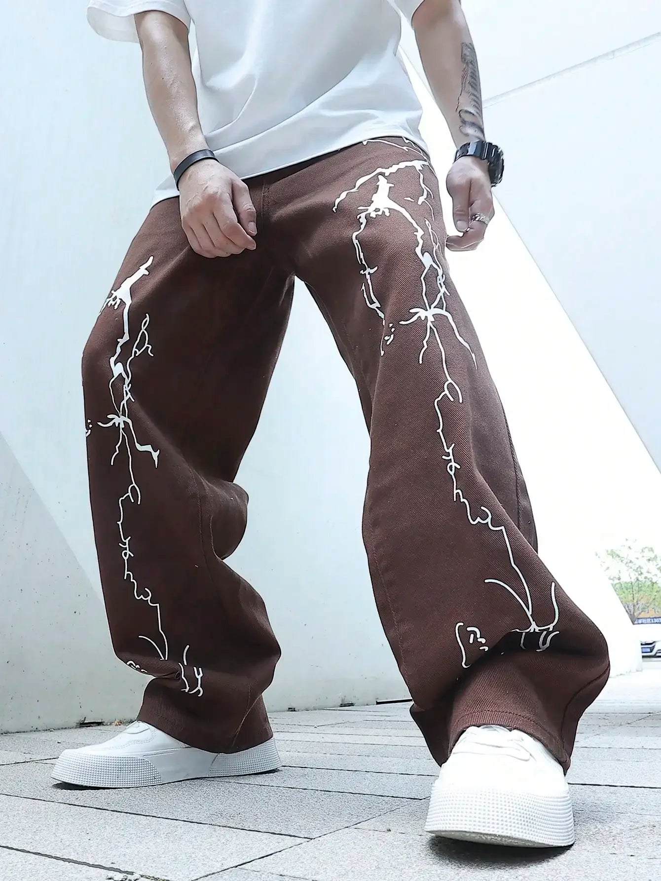 Hip-Hop-Jeans mit Farbverlauf und Graffiti-Print